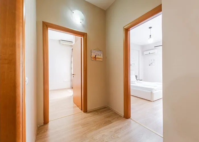 Belleview 3 *